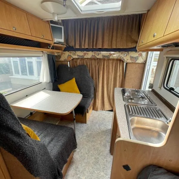 The Cosy Camper at Rockfield Park, hotel v destinaci Galway