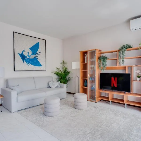 NEW! Ballerina Apartment con Wi-Fi, Netflix, Patio, Garage box inclusi, hotel a Gorizia