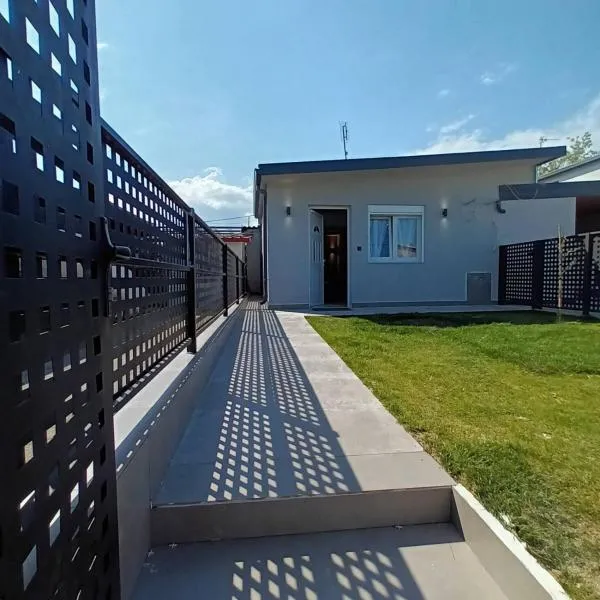 Apartman Family Aleksandrov, hotel in Néa Meságkala
