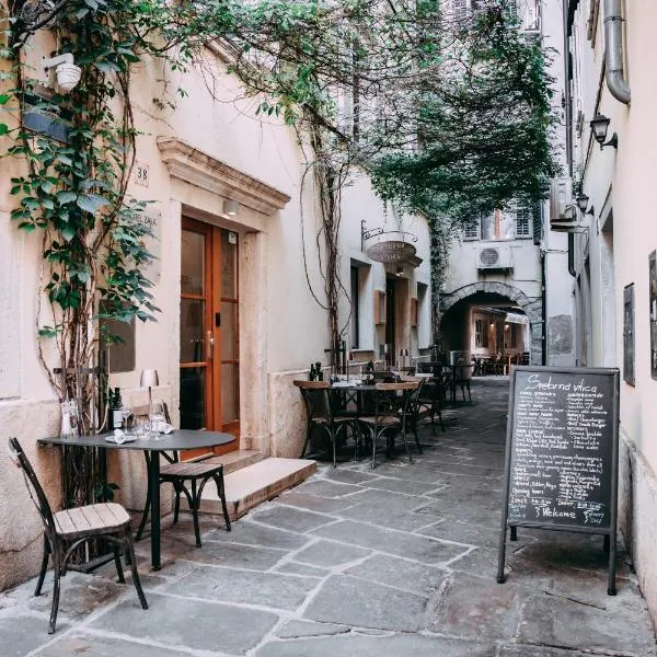 Second Life in Piran - Hotel Zala Piran with private parking and shuttle service, hotel v destinaci Piran
