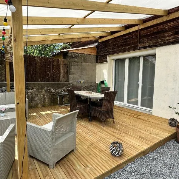 La Souste appartement avec jardin privatif, hotel in La Fare-en-Champsaur