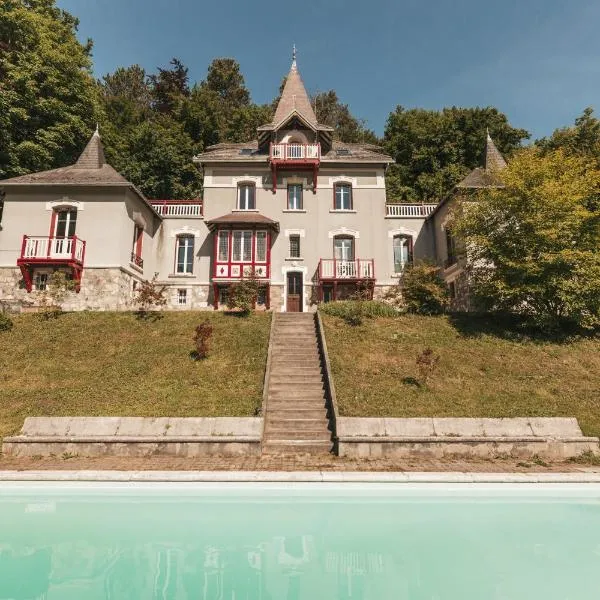 Appartement dans Manoir avec piscine face au Golf d'Uriage, hotel in Vaulnaveys-le-Haut