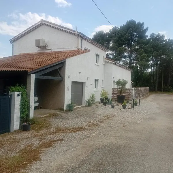 La maison des pins, hotel v destinaci Saint-Péray