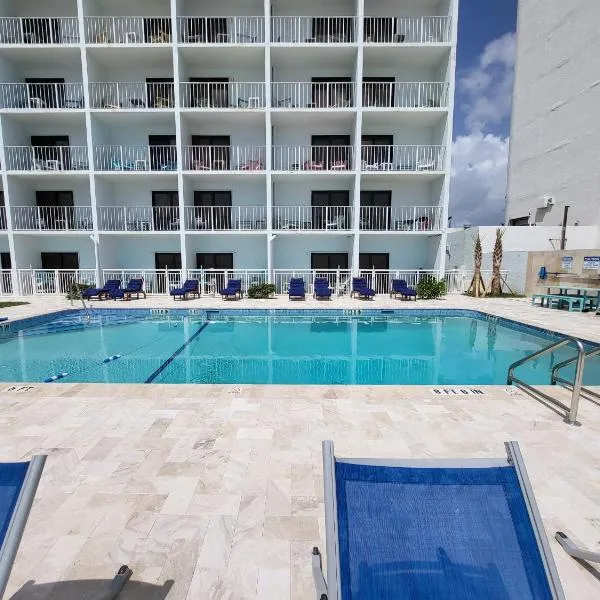 Beachside Hotel - POOL IS OPEN!, hotel v destinaci Daytona Beach