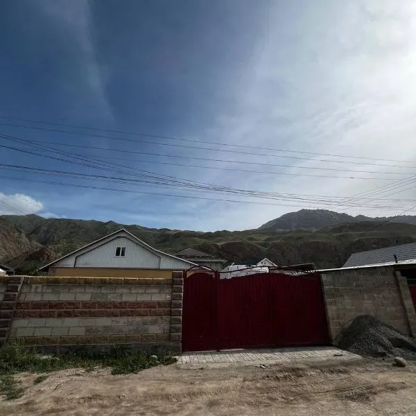 Tian Shan Sky House, hotel en Naryn