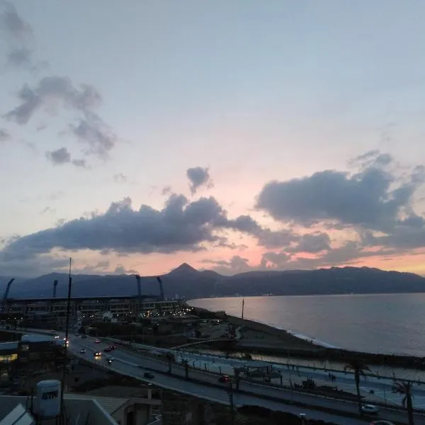 Studio by the sea with roof garden 3, hôtel à Thérissos