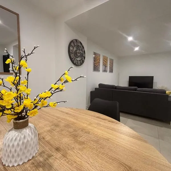 Chez Cricri, modern accommodation, hotel em Bizanet