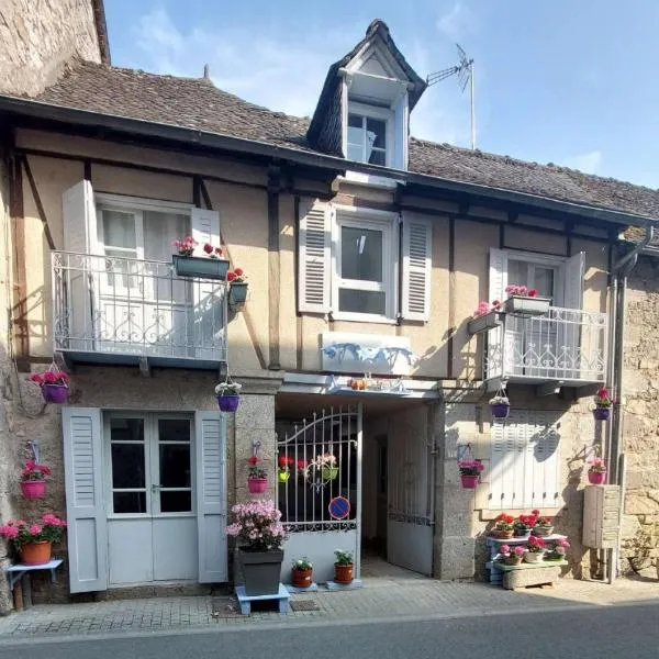 Gîte du portail fleuri, hotel v destinaci Sénergues