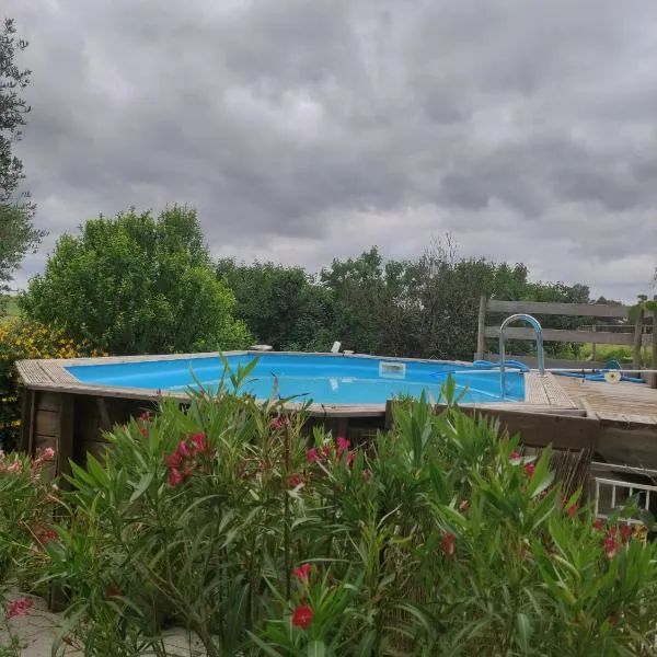 maison à la campagne, hotel em Sauveterre-de-Guyenne