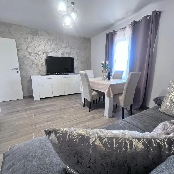 Villa Lile, hotel in Mlini