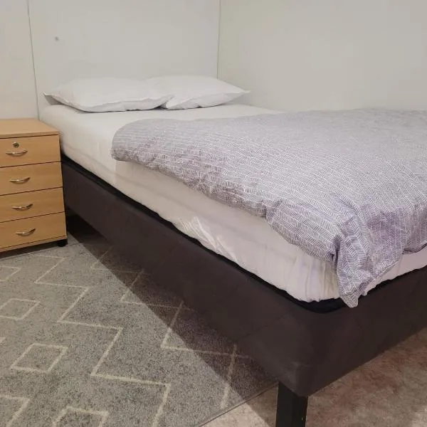 Private Room in Shared Apartment, hotel em Vaasa