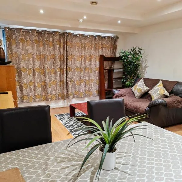Paramount nest, hotel in Swindon