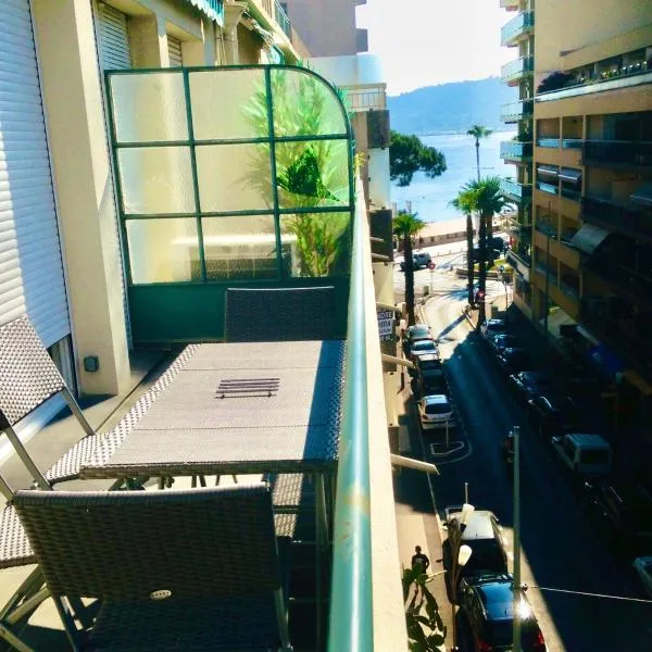 Studio Juan les pins avec terrasse, hotel a Juan-les-Pins