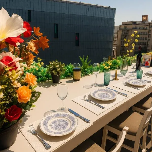 Old Town apartment with Amazing View from the Balcony، فندق في بوخارست