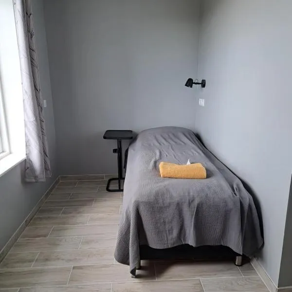 Guesthouse Hof, hotel sa Hofgarðar