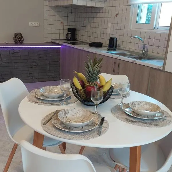 Sunny house, hotell sihtkohas Kremasti