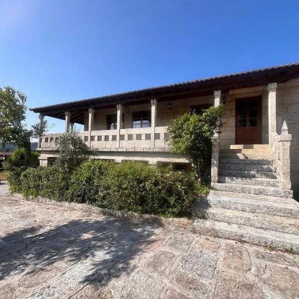 Pazo Carballo Hotel โรงแรมในSampaio