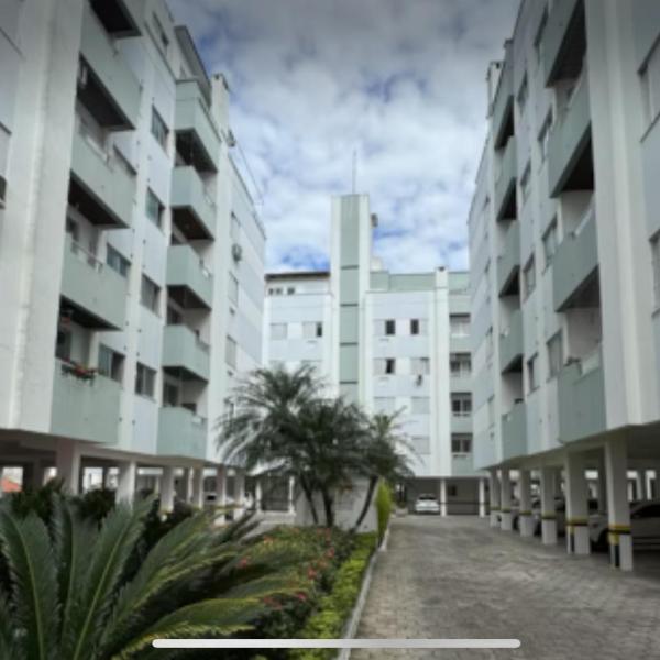 3 Quartos 2 Vagas 200m da UFSC