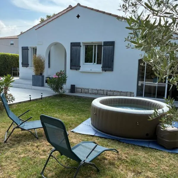 Charmante villa à istres, hotel in Istres