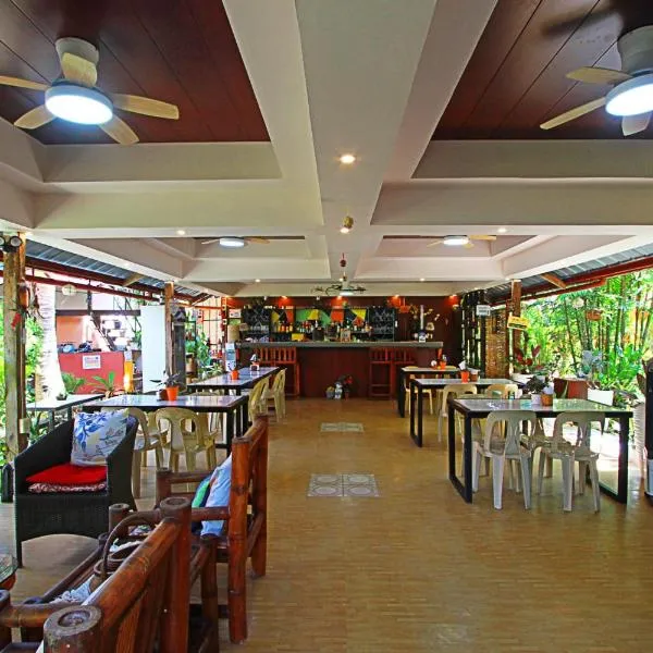 Adrianas Place Boutique Guest House, hotel in Panglao