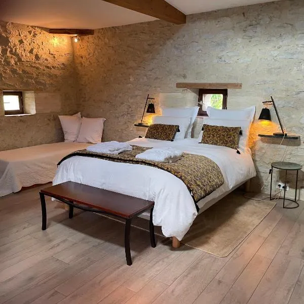 Le Loft Ancien Haras de la Tour, hotel in Lamothe-Landerron