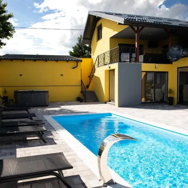 House Of TOK, Hotel in Kapela