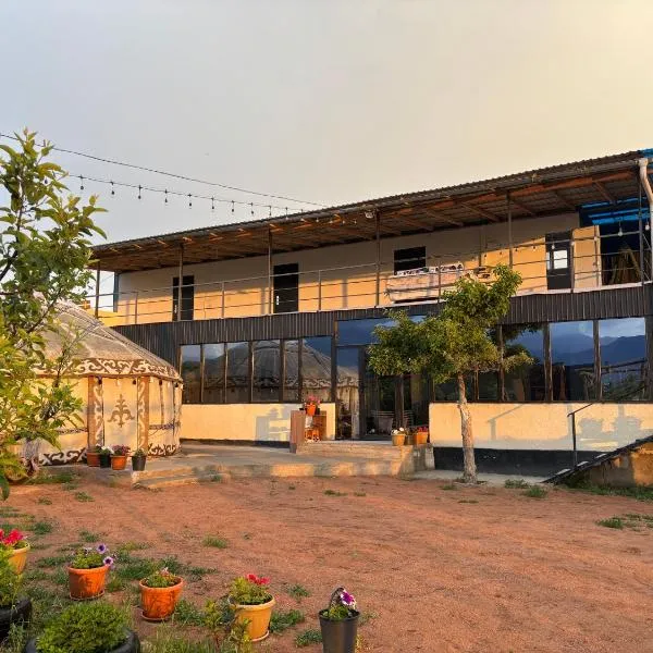 Guesthouse Snow Leopard - 'Ak Ilbirs', hotel v destinaci Tong