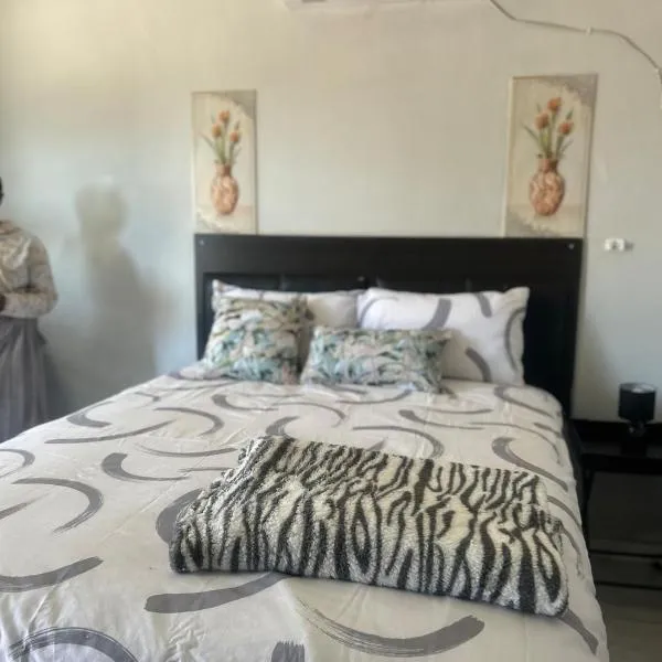 Amza guest room, hotel in Mogwase