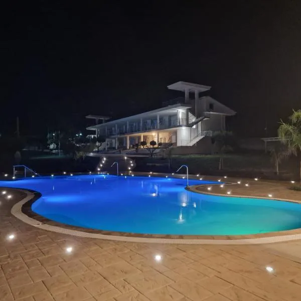 LA PERLA MARE- Wi-fi and free parking, hotel v destinaci Capo Vaticano