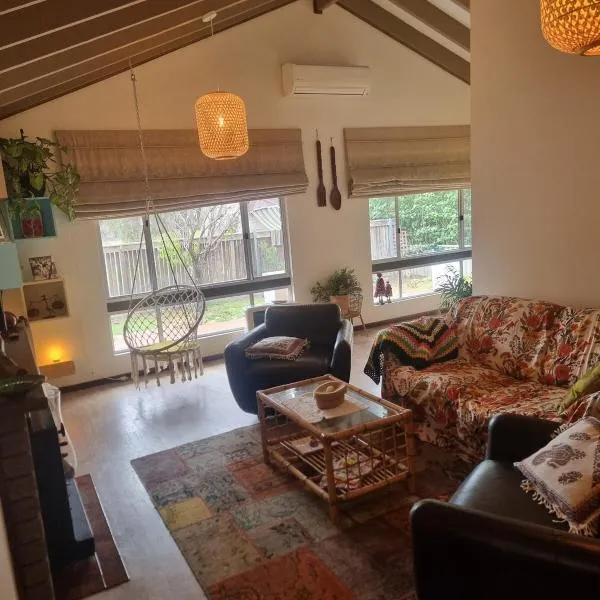 Ocean Drive Home - 3 bedroom 70s stylish home、バンバリーのホテル