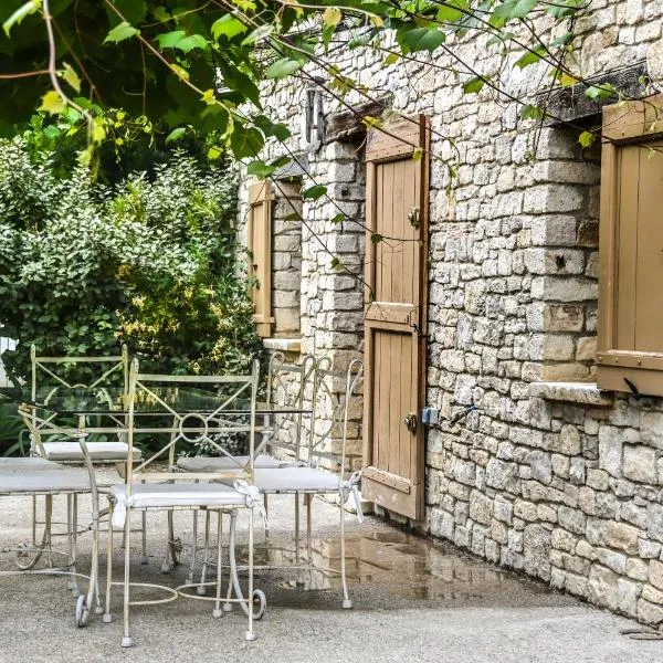 Maison provençale avec jacuzzi, hotel em Viens