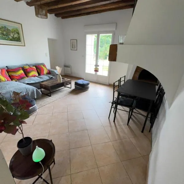 Maison campagne proche Disney au calme, hôtel à Saint-Cyr-sur-Morin