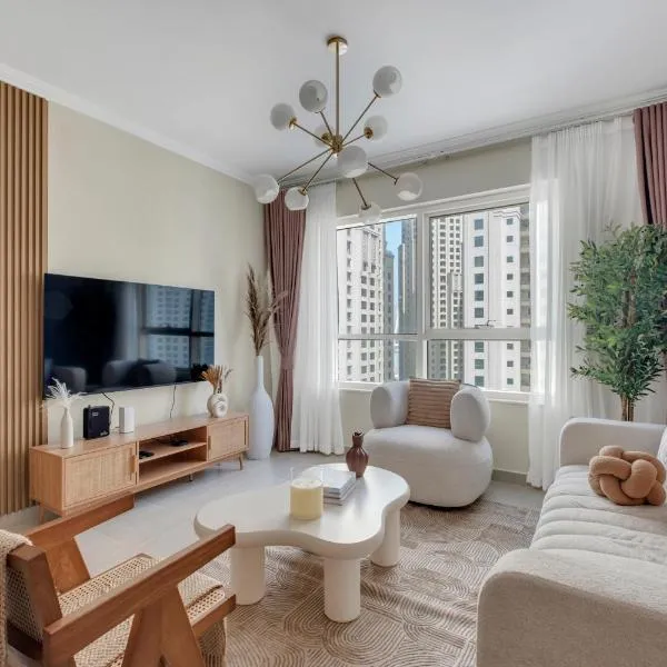 Dubai Marina Promenade 1BR Apartment with Pool near JBR, hotel a Dubai
