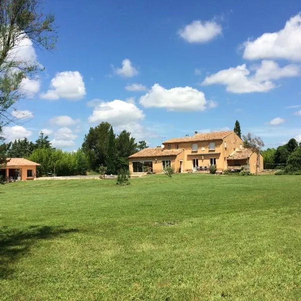 Grande maison avec piscine, hotel in Aix-en-Provence