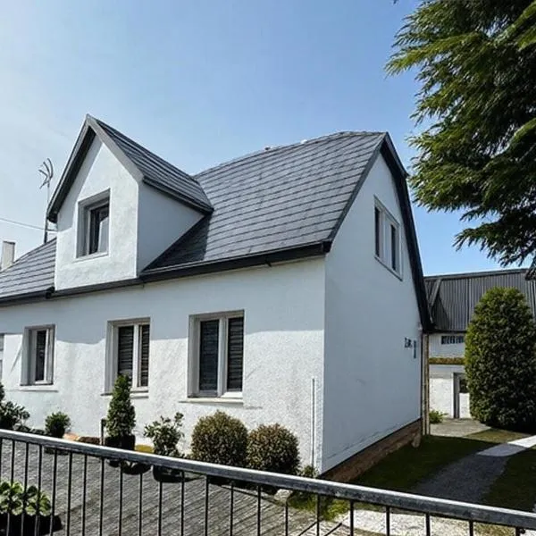 POMERANIA Pokoje U Oliwii, hotel v destinaci Rewal