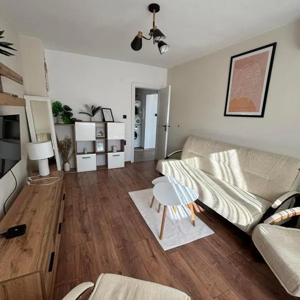 White House Apartments - Boho, hotel in Haskovo