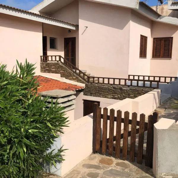 CASA STINTINO tra Ginepri e Mare, hotel in Stintino