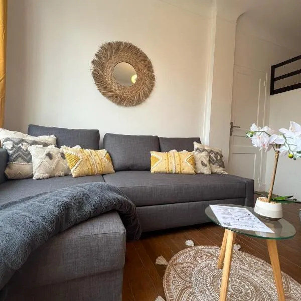 PARIS-MONTROUGE Magnifique Studio Appartement de 35m2 - très cosy pour 1 à 6 personnes refait à neuf - ENTIRE APARTMENT LUXIRIOUS AND WARM - Montrouge Paris 14ème - Proche Aéroport Orly & Parc Expositions Porte de Versailles FREE WIFI GRATUIT, hotel in Montrouge