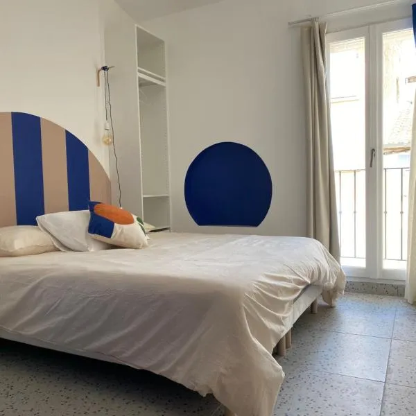 Maison de la Place, chambre Célestine et Alphonsine – hotel w mieście Leucate