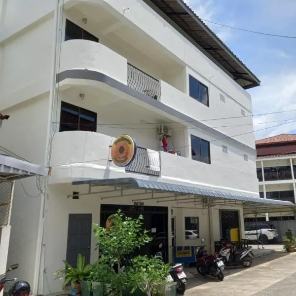 Sunflower Guesthouse, hotel in Karon Beach