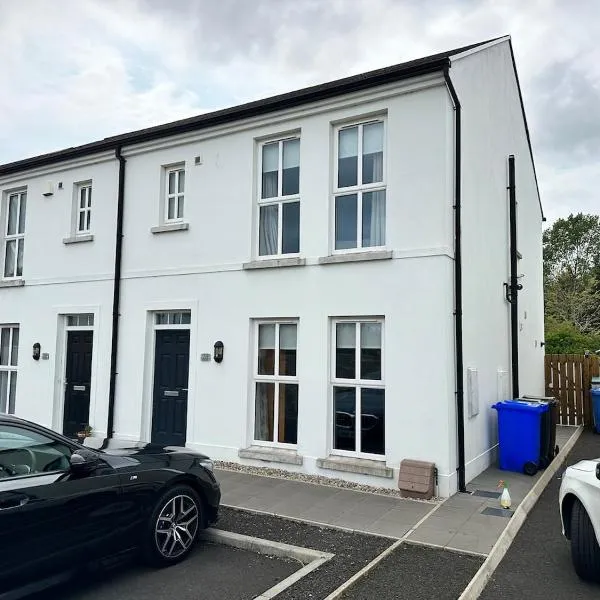 Modern 3-bed house in Coleraine, hotel in Coleraine