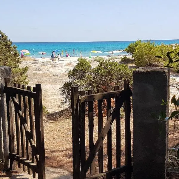 Beachfront villa, right ON SAND!, khách sạn ở Cala Liberotto