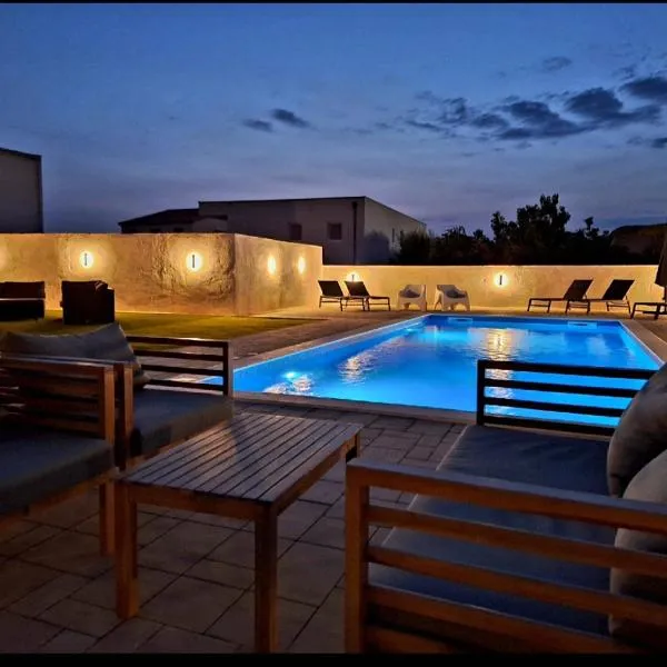 LUCY Apartments with heated saltwater pool and free private parking, hotel in Zadar