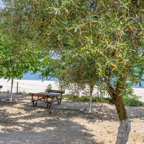 Elaiokhórion में, होटल Sarakina Caravans by the sea
