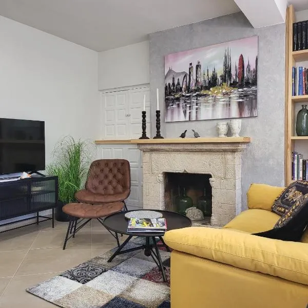 Apartaments Font del Cirerer, hotel v destinaci Sant Hilari Sacalm