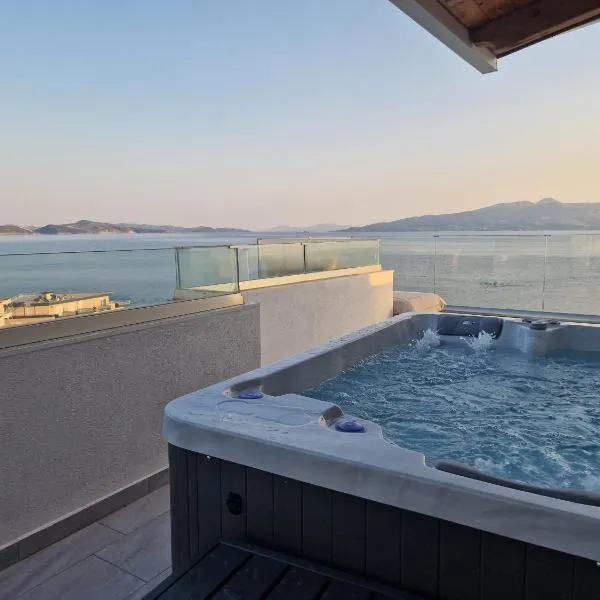 Penthouse with Jackuzy, hotel v destinaci Sarandë