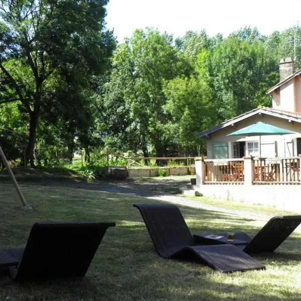 Gîte de caractère avec étang privé, jardin clos et cheminée, parfait pour les familles - FR-1-426-121, hotel v destinaci Payré-sur-Vendée