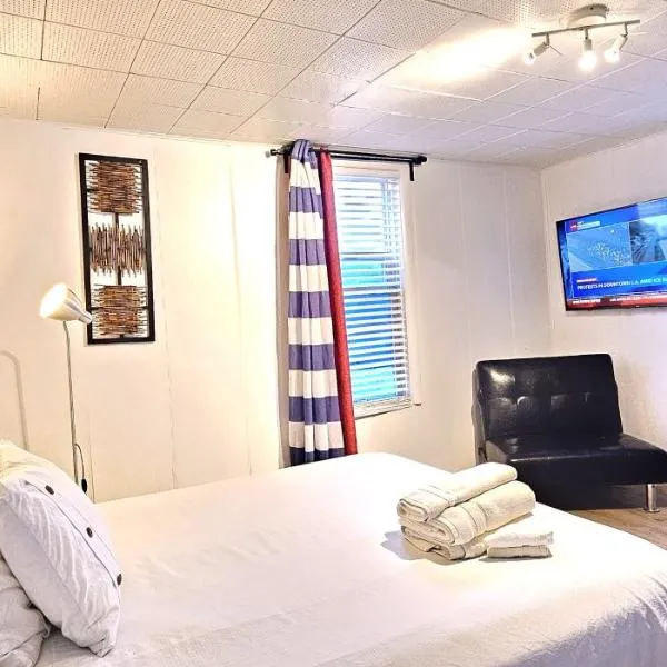 Great Location -Mural, Barn and Corridor -1 Bed 1Bath Apartments!, hotel in Windsor
