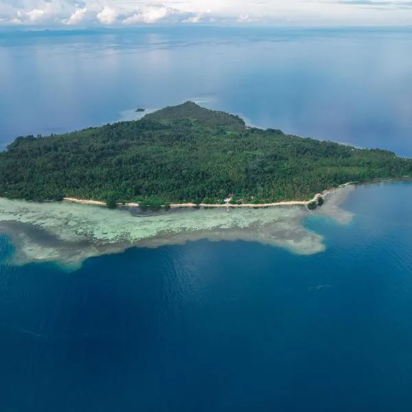 Reconnect - Private Island Resort & Dive Center Togean - Buka Buka Island, hotel di Ampana