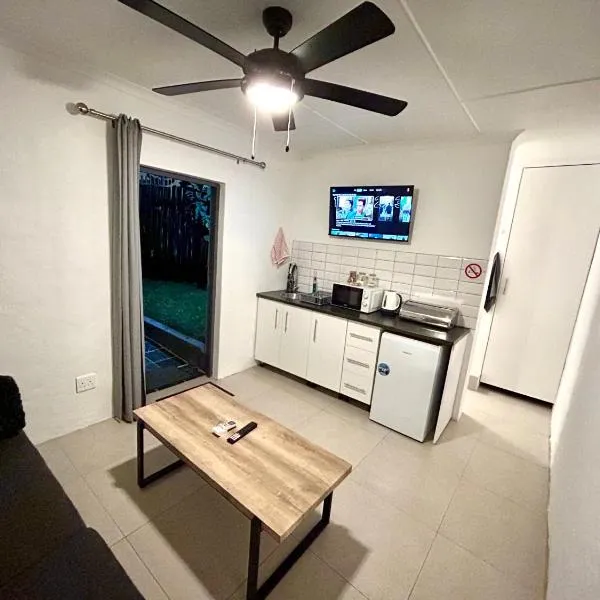 Flat 2 on 8 Lindsay, hotel in Ballito